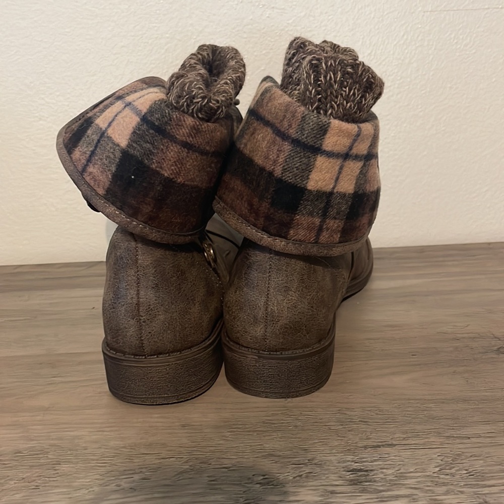 Boots - Picture 3 of 4